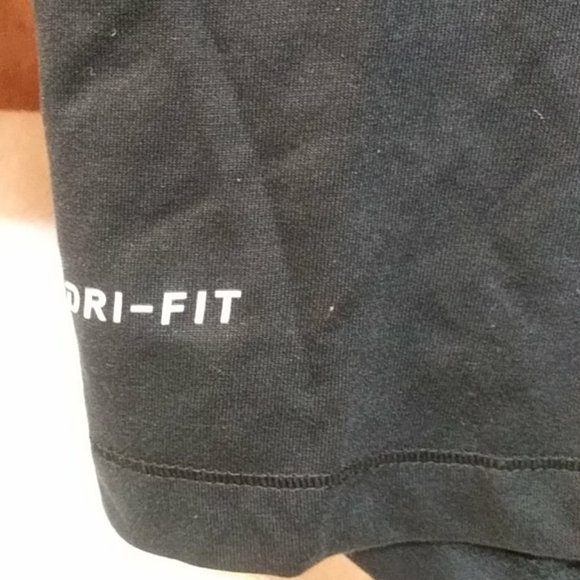 Men's Nike Short Sleeve Hoodie - Picture 3 of 4